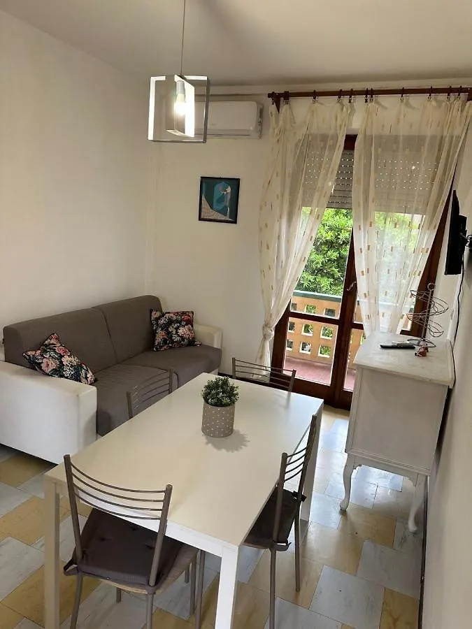 Monica Apartman Pisa 0*,